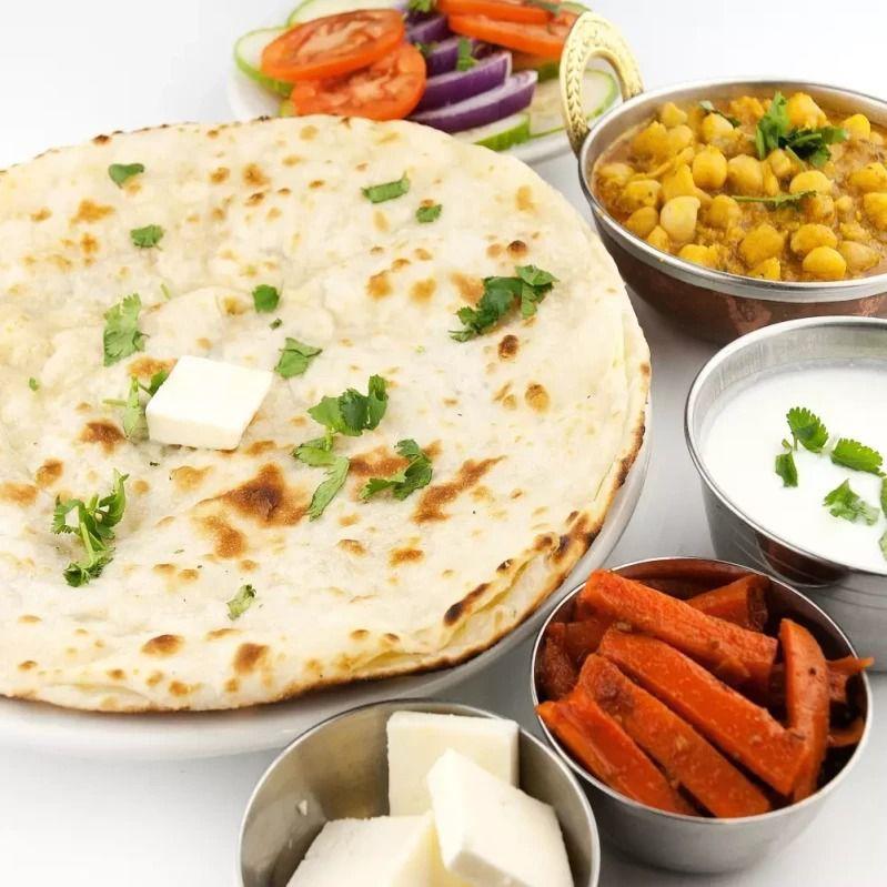 Amritsari Kulcha with Chana / Kulcha Amritsari avec Chana