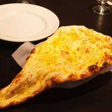 Cheese Naan / Naan au Fromage